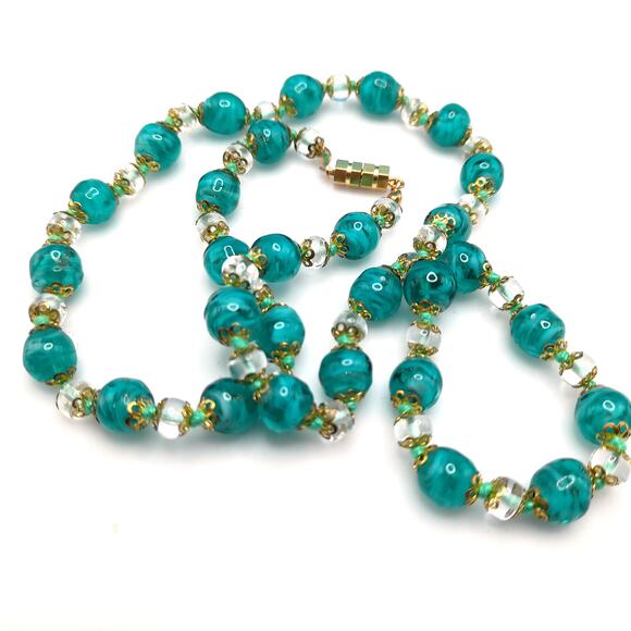 Green Murano Art Glass, Gold Tone Filigree End Caps, Hand-Knotted, Vintage - Picture 4 of 11